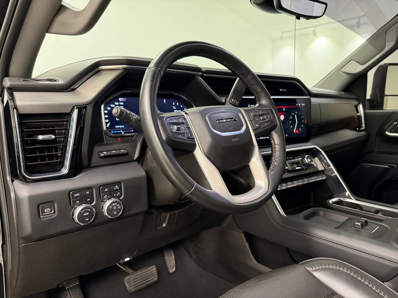 Used 2024 GMC Sierra 2500 Denali w/ Denali Reserve Package AWD/4WD image 16