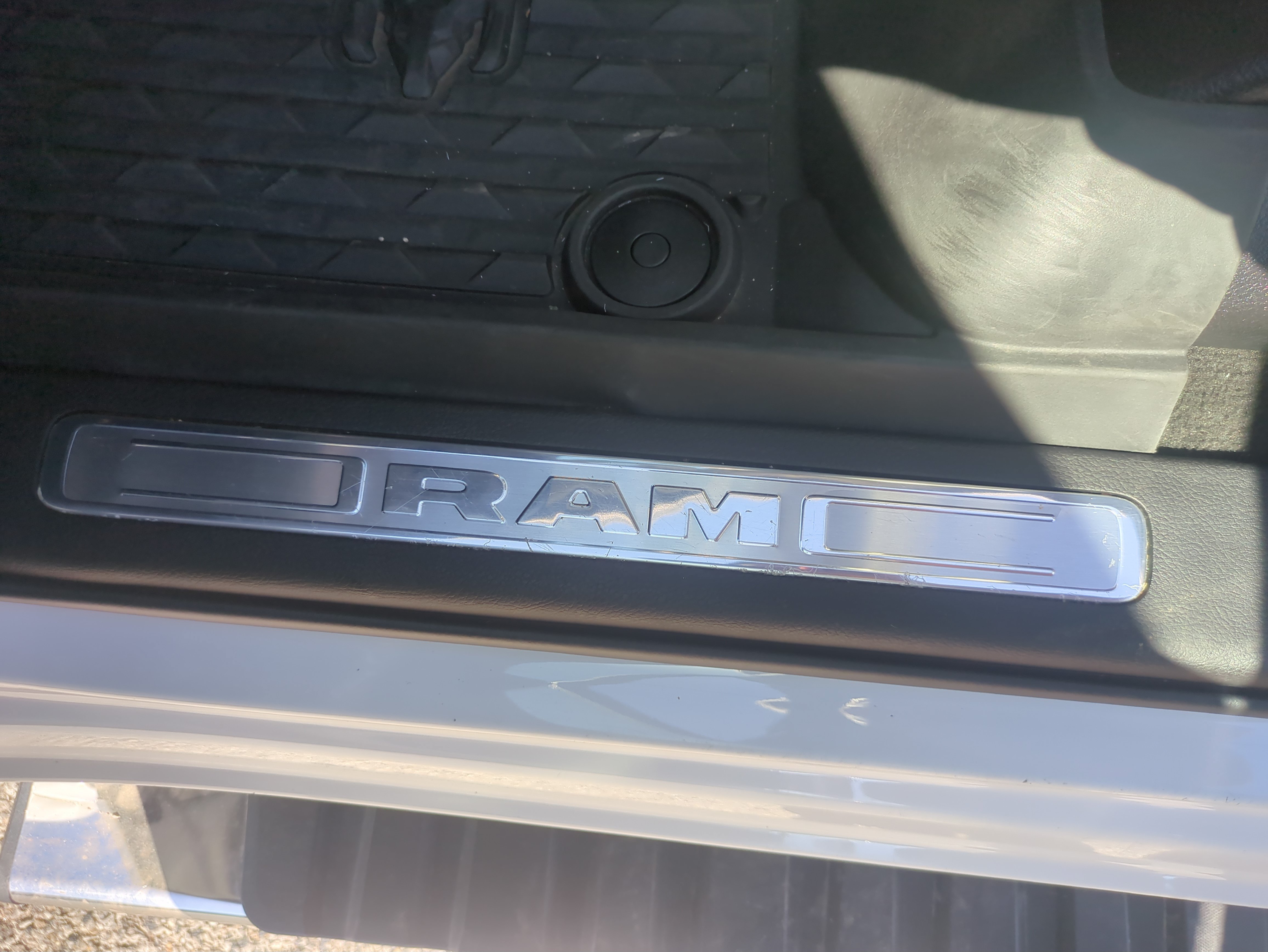 Used 2022 RAM 1500 Laramie AWD/4WD image 11