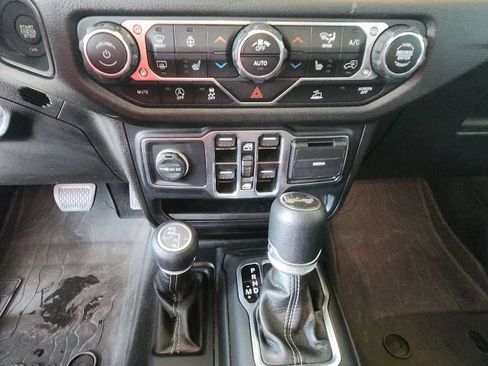 Used 2024 Jeep Wrangler Unlimited Sport AWD/4WD image 33