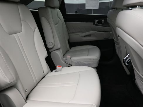Used 2025 Kia Sorento SX image 25