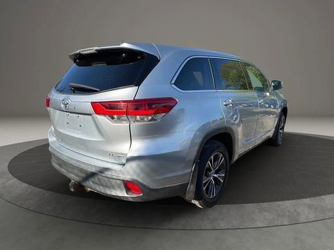 Used 2017 Toyota Highlander AWD V6 image 5