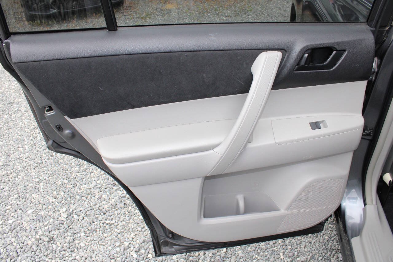 Used 2011 Toyota Highlander 4WD w/ Tow Pkg image 21