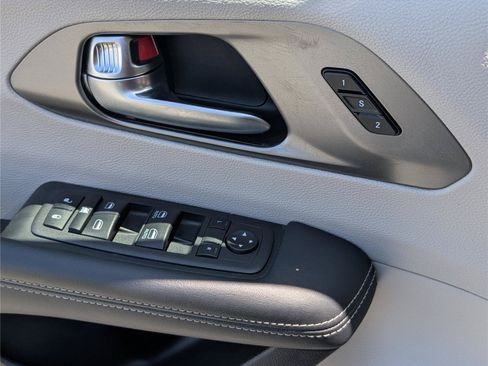 Used 2023 Chrysler Pacifica Touring-L FWD image 20