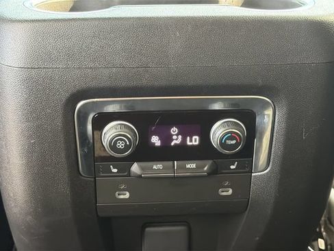Used 2024 Chevrolet Suburban High Country AWD/4WD image 14