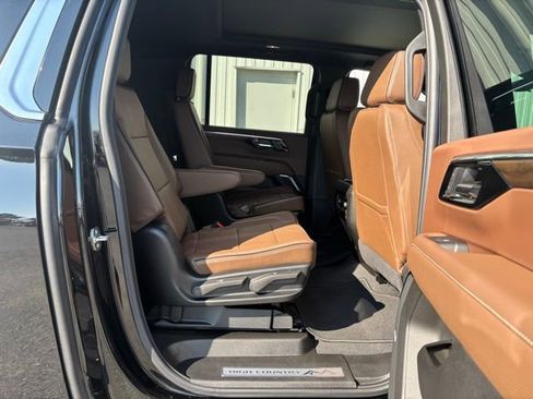 New 2026 Chevrolet Suburban High Country w/ Sun And Tow Package AWD/4WD image 16