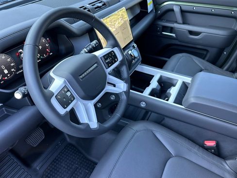 New 2026 Land Rover Defender 110 X-Dynamic SE image 5