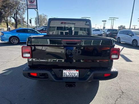 Used 2023 Jeep Gladiator Sport AWD/4WD image 6