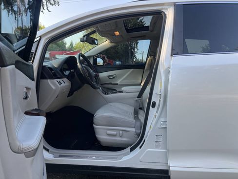 Used 2011 Toyota Venza AWD w/ Premium Pkg #2 image 10