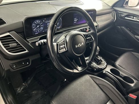 Used 2024 Kia Seltos EX image 12