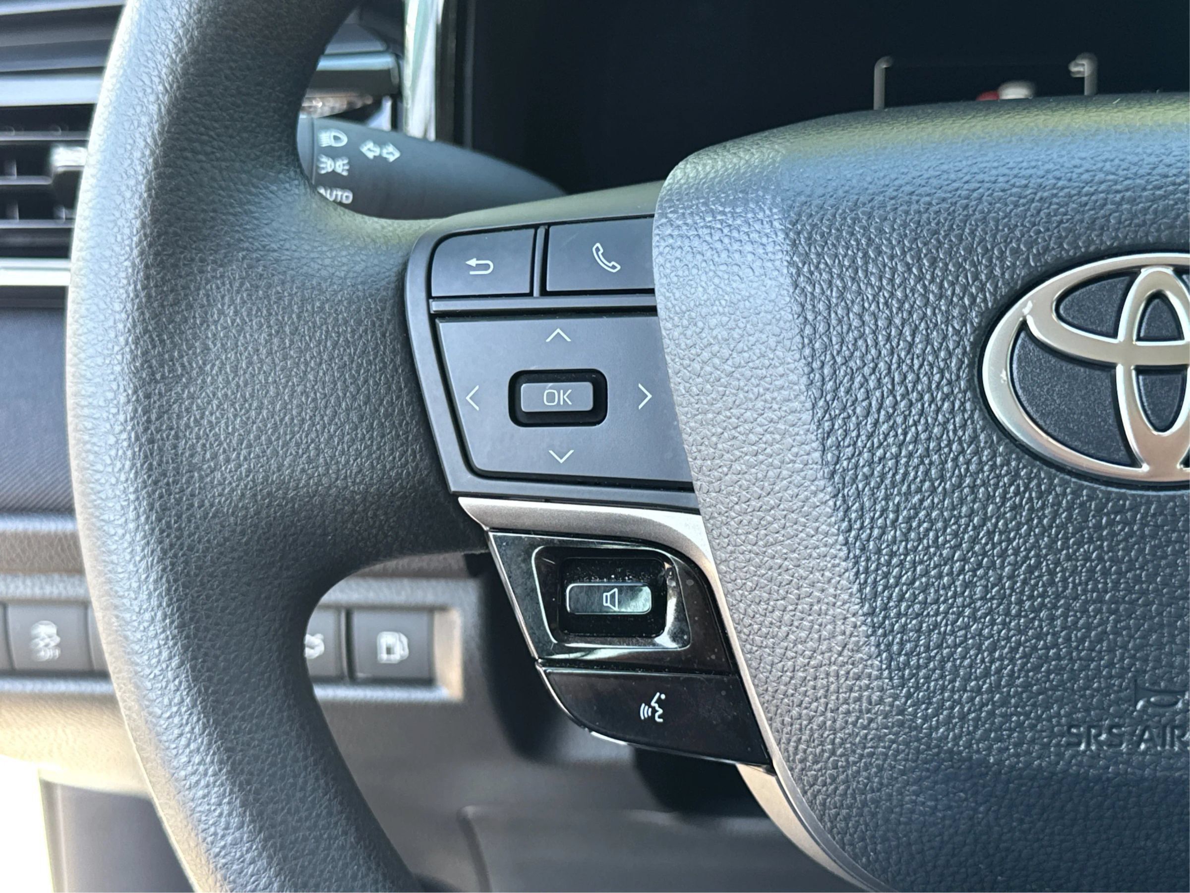Used 2025 Toyota Camry LE FWD image 34