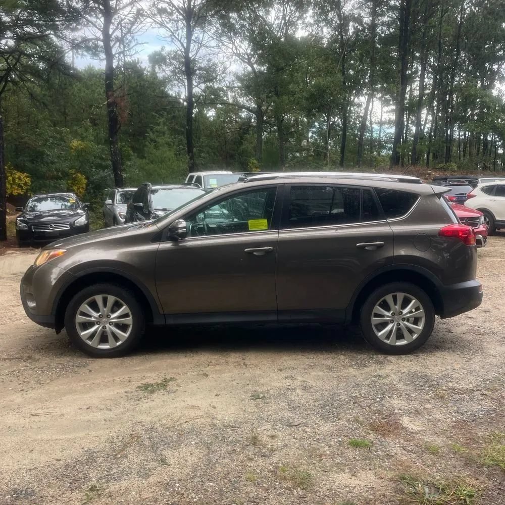 Used 2015 Toyota RAV4 Limited w/ Technology Package AWD/4WD image 3