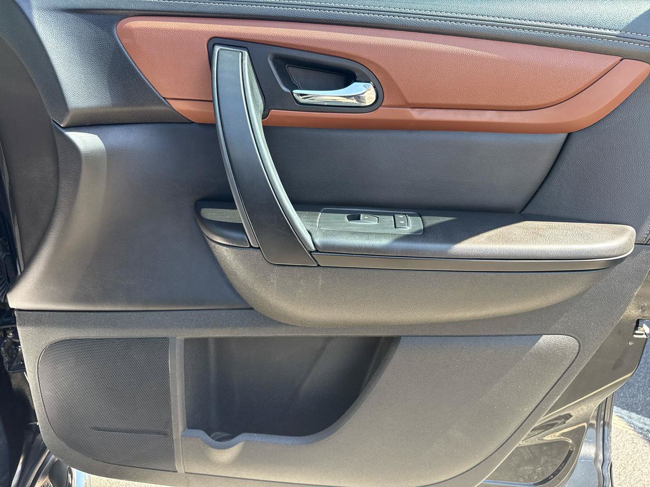 Used 2015 Chevrolet Traverse LT w/ Style and Technology Package FWD image 14
