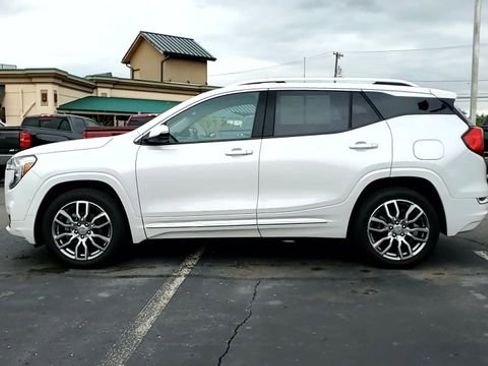 Used 2023 GMC Terrain Denali w/ Denali Premium Package AWD/4WD image 5