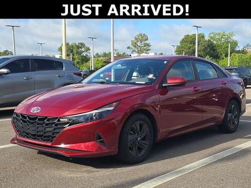 Certified 2023 Hyundai Elantra SEL w/ Preferred Accessory Package FWD image 1