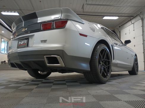 Used 2010 Chevrolet Camaro SS w/ LPO, Ground Effects Package RWD image 19