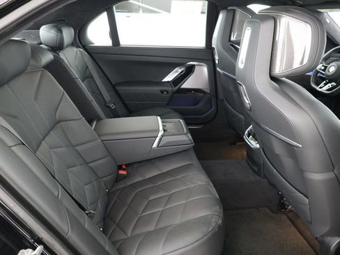 Used 2024 BMW 740i image 23