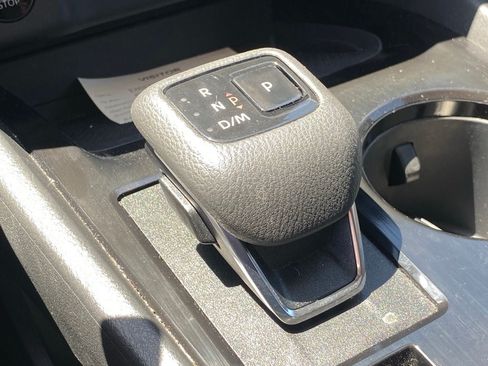 Certified 2025 Nissan Rogue SV FWD image 8