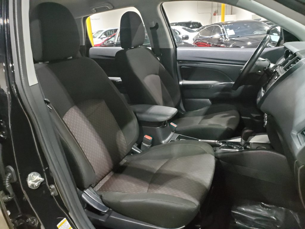 Used 2018 Mitsubishi Outlander Sport LE FWD image 13