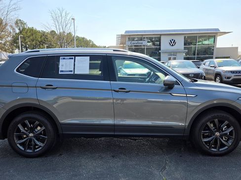 Used 2024 Volkswagen Tiguan SE image 3