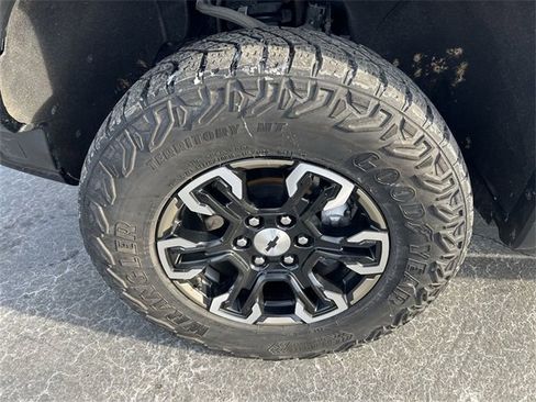 Certified 2022 Chevrolet Silverado 1500 ZR2 w/ Technology Package image 18