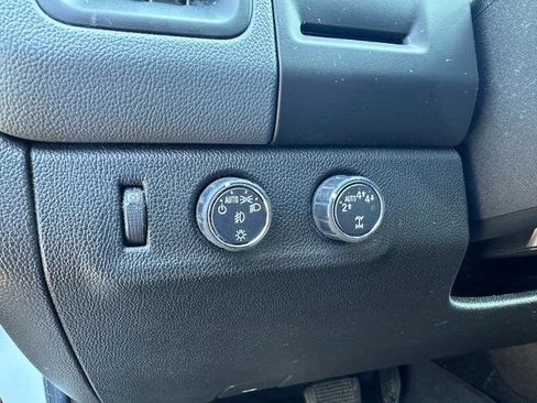 Used 2017 Chevrolet Colorado Z71 AWD/4WD image 18