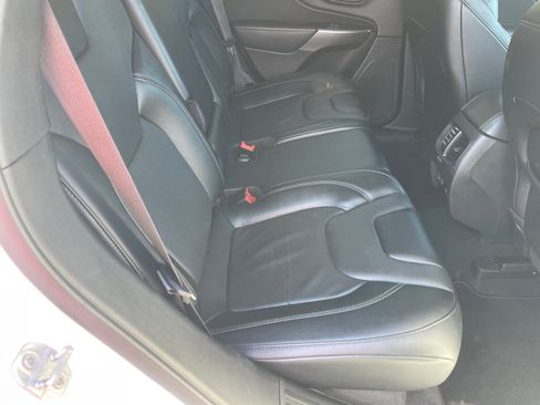 Used 2022 Jeep Cherokee Limited image 18