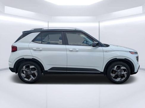 Used 2025 Hyundai Venue Limited FWD image 2