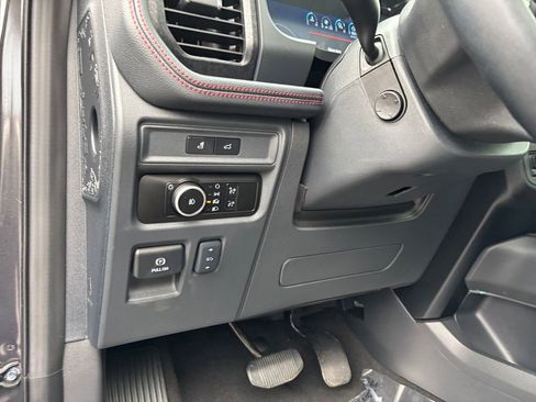 Used 2024 Ford Expedition Limited image 22