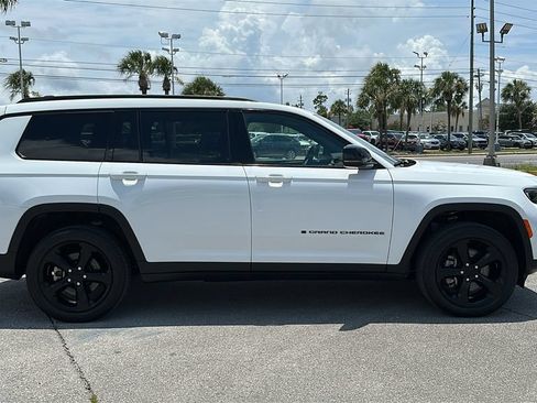 Used 2023 Jeep Grand Cherokee L Laredo AWD/4WD image 7