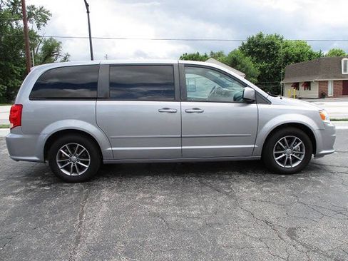 Used 2016 Dodge Grand Caravan SE FWD image 8