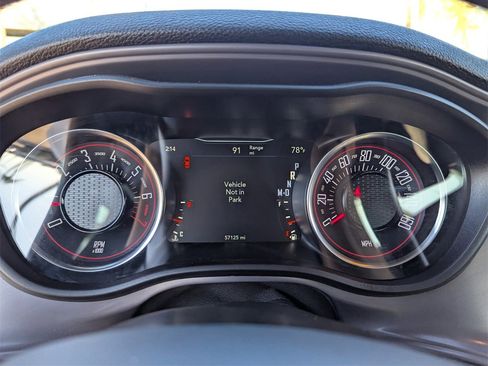 Used 2023 Dodge Challenger SXT image 31