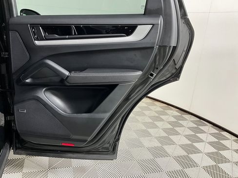 Used 2024 Porsche Cayenne image 24