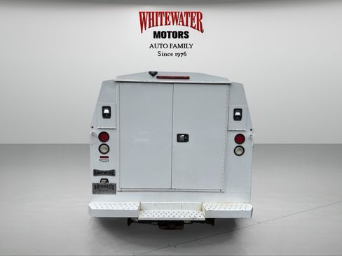 Used 2017 Chevrolet Express 3500 RWD image 3