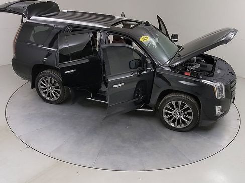 Used 2019 Cadillac Escalade Premium Luxury w/ Escalade Sport Edition AWD/4WD image 50