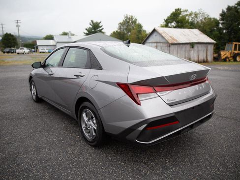 Used 2025 Hyundai Elantra SE image 5