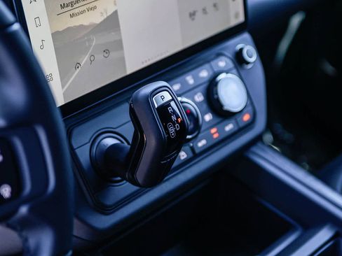 New 2026 Land Rover Defender 110 OCTA AWD/4WD image 22