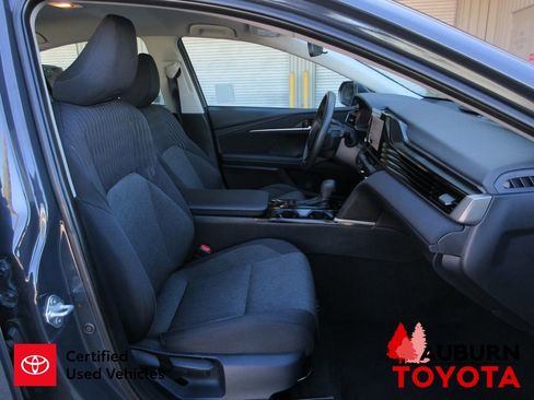 Used 2025 Toyota Camry LE image 11