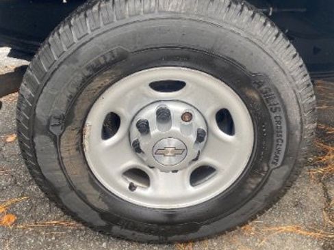 Used 2018 Chevrolet Express 2500 image 26