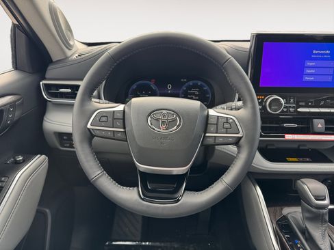 New 2026 Toyota Highlander Platinum AWD/4WD image 15