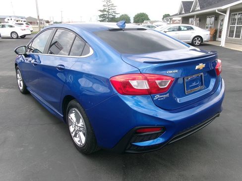 Used 2017 Chevrolet Cruze LT w/ Convenience Package FWD image 6