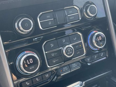 Used 2022 GMC Yukon Denali AWD/4WD image 28