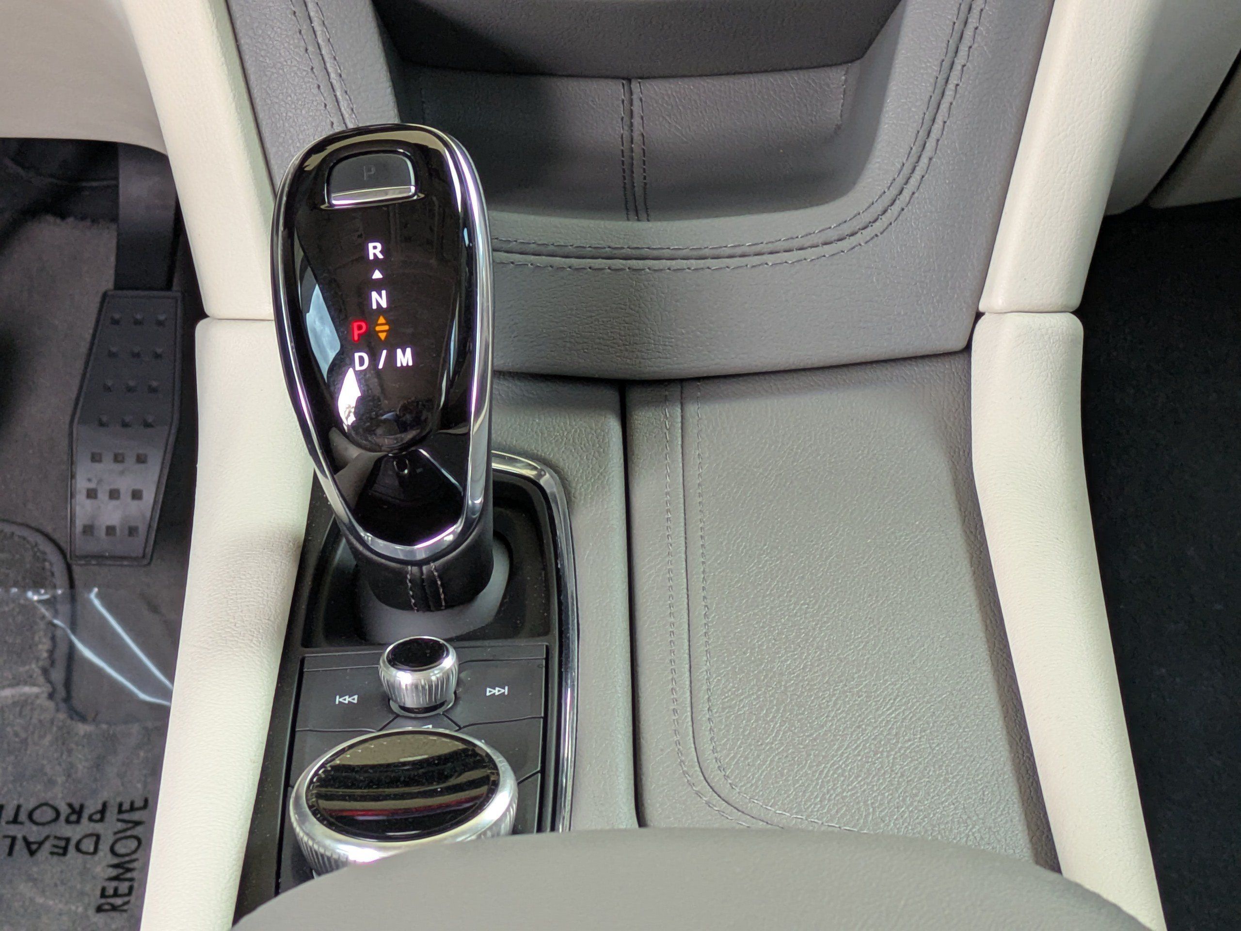 Used 2023 Cadillac XT6 Premium Luxury w/ Technology Package FWD image 19