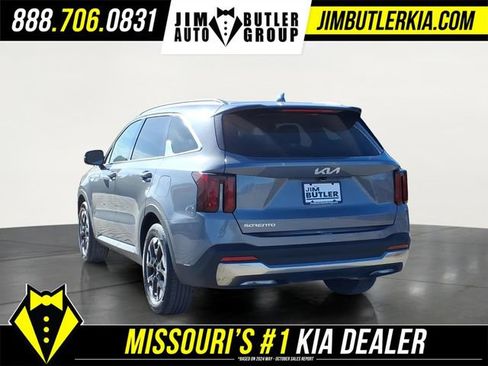 Used 2024 Kia Sorento S image 4