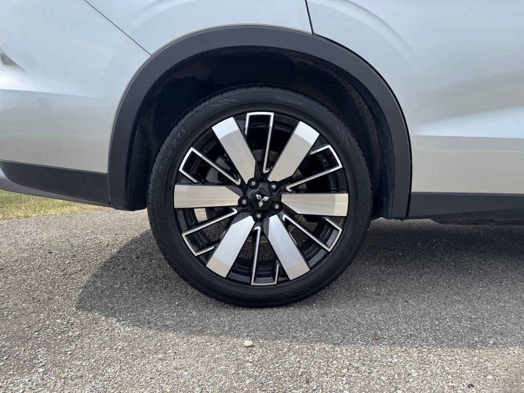 Used 2025 Mitsubishi Outlander SE AWD/4WD image 17