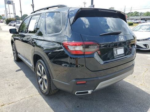 Used 2025 Honda Pilot Touring image 6