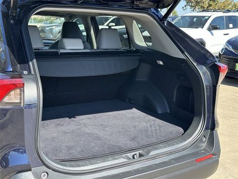 Used 2023 Toyota RAV4 XLE Premium image 31