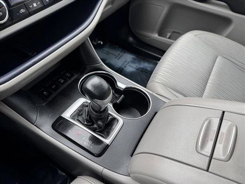 Used 2018 Toyota Highlander Plus image 16