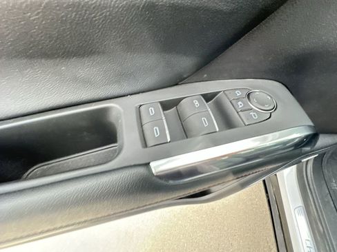 Used 2025 Chevrolet Traverse RS image 24