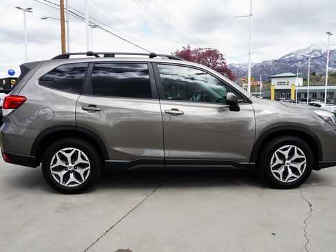 Used 2021 Subaru Forester Premium w/ Popular Package #1 AWD/4WD image 9