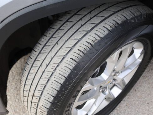 Used 2021 Chevrolet Traverse LS FWD image 26